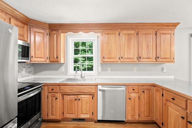 1725 Shirley Rd, Lancaster, MA 01523