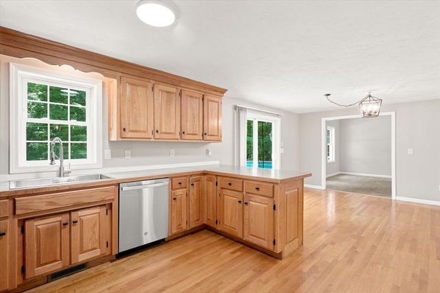 1725 Shirley Rd, Lancaster, MA 01523