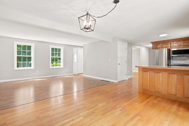 1725 Shirley Rd, Lancaster, MA 01523