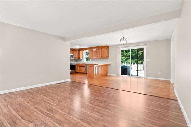 1725 Shirley Rd, Lancaster, MA 01523