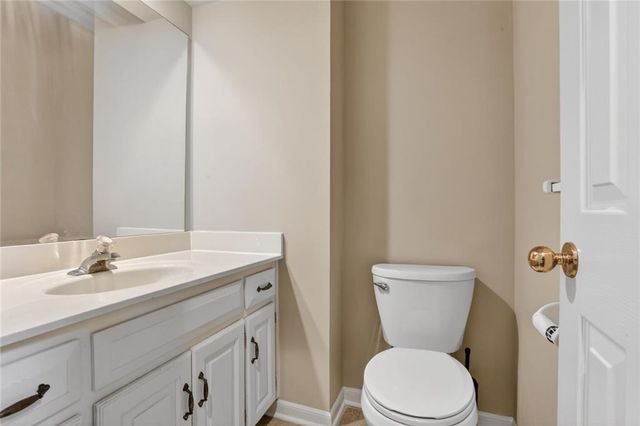 8247 NW Barrybrooke Court, Kansas City, MO 64151