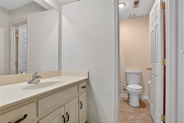 8247 NW Barrybrooke Court, Kansas City, MO 64151