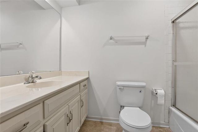 8247 NW Barrybrooke Court, Kansas City, MO 64151