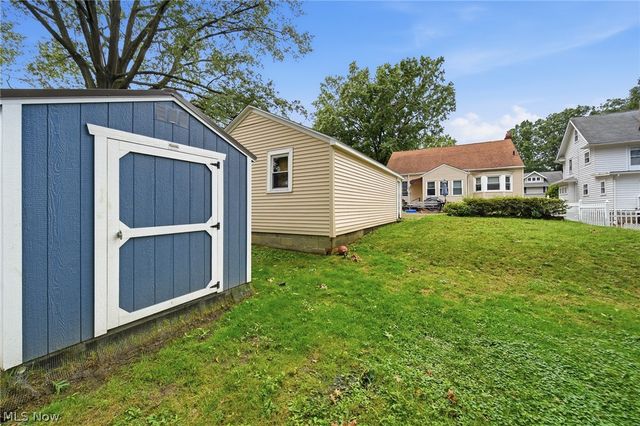 1933 9th Street, Cuyahoga Falls, OH 44221