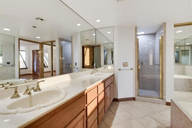 230 W Laurel Street 502, San Diego, CA 92101