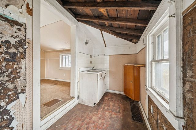 2305 Watkins Ave, Latrobe, PA 15650