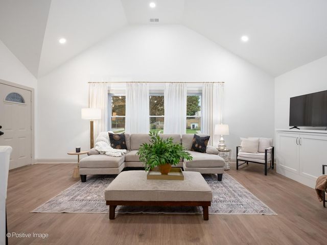 10059 S Spaulding Avenue, Evergreen Park, IL 60805