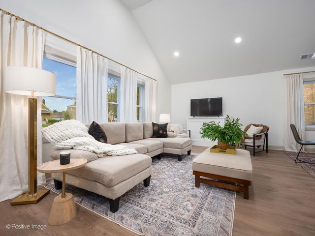 10059 S Spaulding Avenue, Evergreen Park, IL 60805