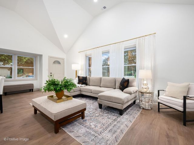 10059 S Spaulding Avenue, Evergreen Park, IL 60805