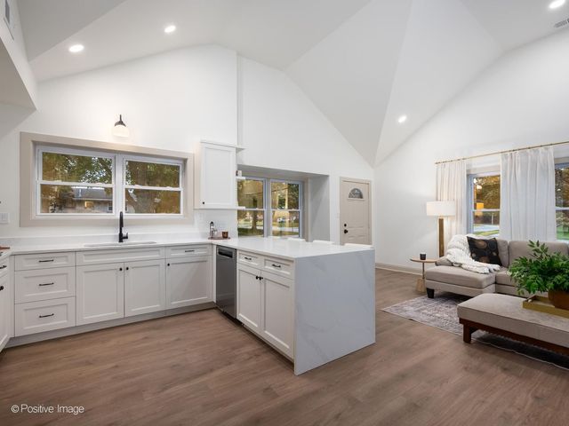 10059 S Spaulding Avenue, Evergreen Park, IL 60805