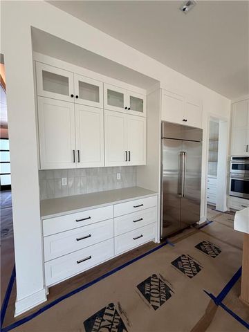 7470 NW Fawn Avenue, Parkville, MO 64152