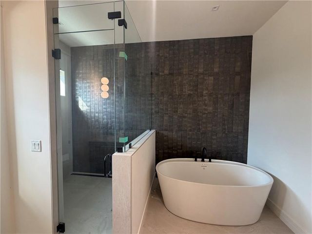 7470 NW Fawn Avenue, Parkville, MO 64152