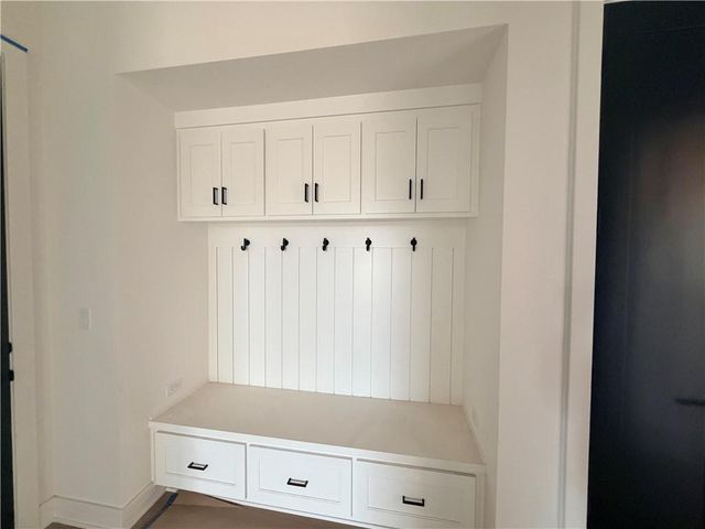 7470 NW Fawn Avenue, Parkville, MO 64152