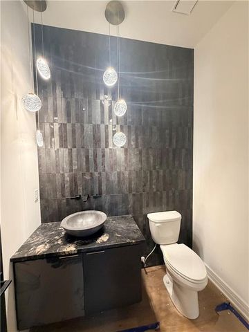 7470 NW Fawn Avenue, Parkville, MO 64152