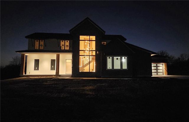 7470 NW Fawn Avenue, Parkville, MO 64152