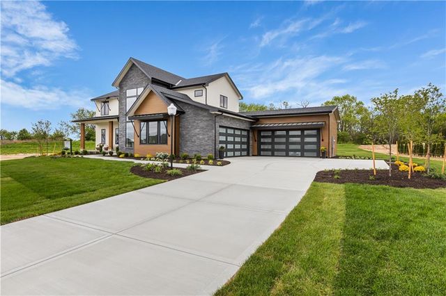 7470 NW Fawn Avenue, Parkville, MO 64152