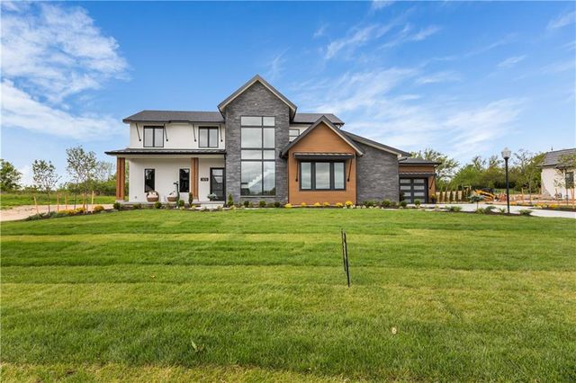 7470 NW Fawn Avenue, Parkville, MO 64152