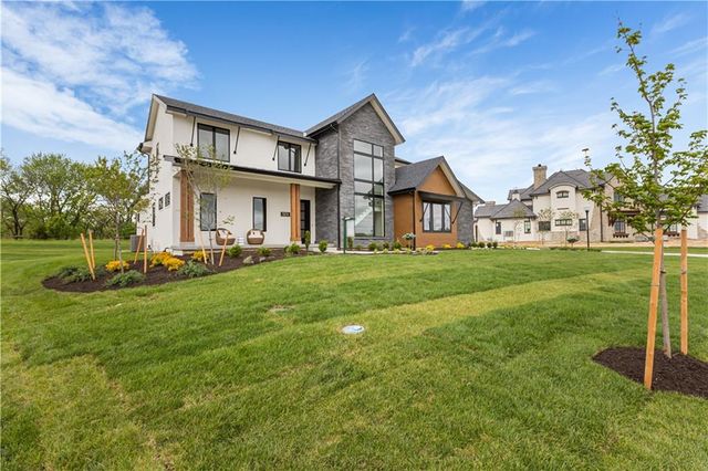 7470 NW Fawn Avenue, Parkville, MO 64152