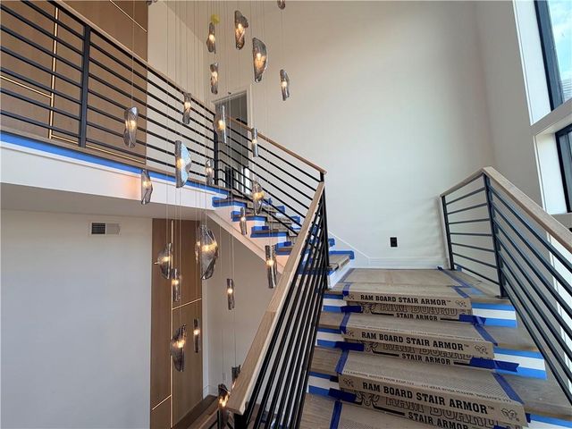 7470 NW Fawn Avenue, Parkville, MO 64152