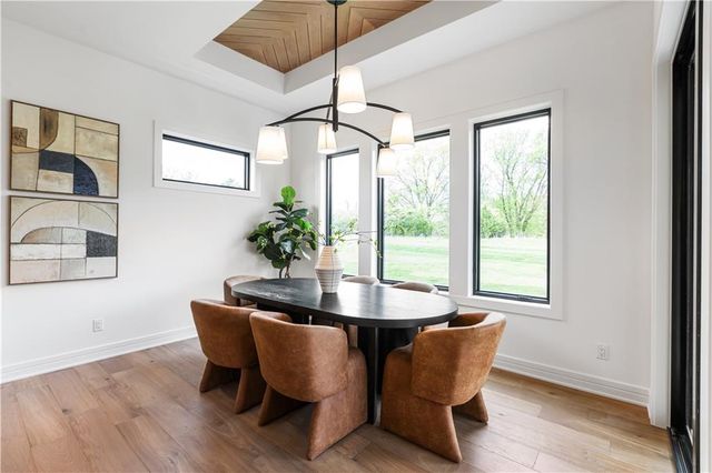 7470 NW Fawn Avenue, Parkville, MO 64152