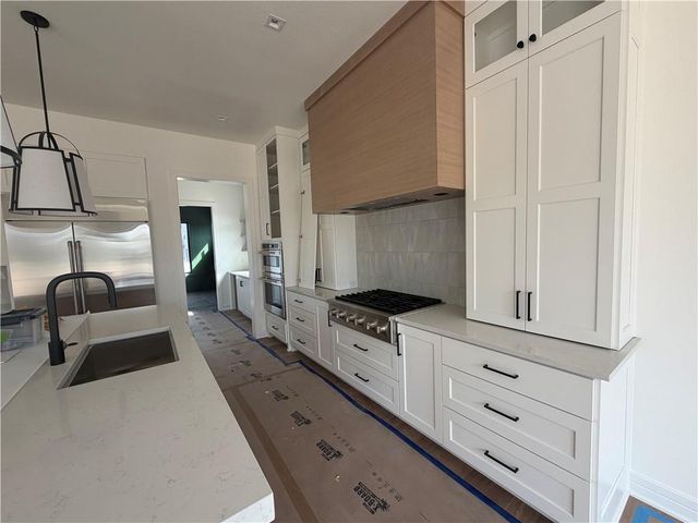 7470 NW Fawn Avenue, Parkville, MO 64152