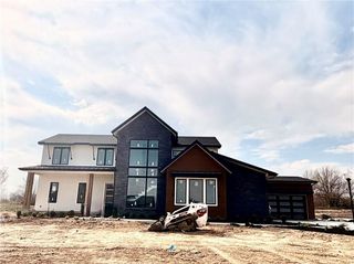 7470 NW Fawn Avenue, Parkville, MO 64152