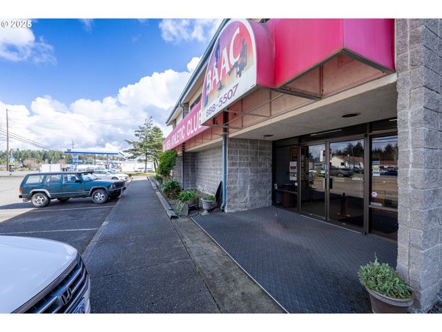 985 NEWMARK Ave, Coos Bay, OR 97420