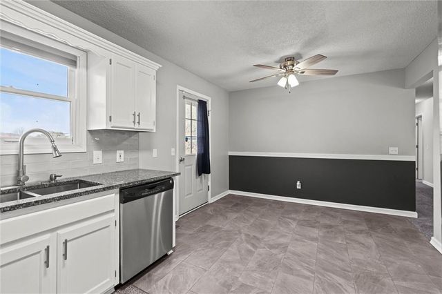 1184 S Delaware Street, Tonganoxie, KS 66086