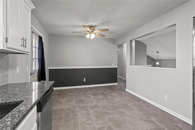 1184 S Delaware Street, Tonganoxie, KS 66086