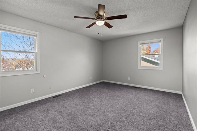 1184 S Delaware Street, Tonganoxie, KS 66086