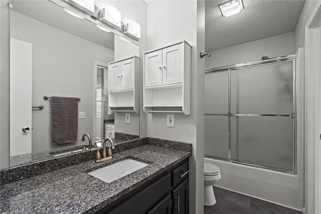 1184 S Delaware Street, Tonganoxie, KS 66086