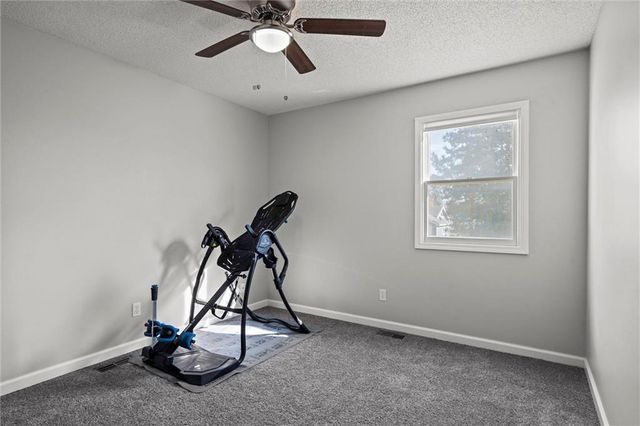 1184 S Delaware Street, Tonganoxie, KS 66086