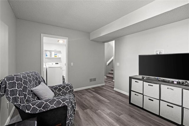 1184 S Delaware Street, Tonganoxie, KS 66086