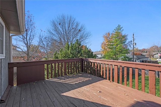 1184 S Delaware Street, Tonganoxie, KS 66086