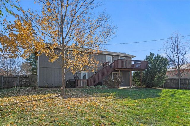 1184 S Delaware Street, Tonganoxie, KS 66086