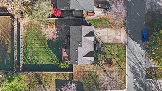 1184 S Delaware Street, Tonganoxie, KS 66086