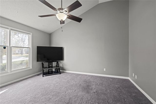 1184 S Delaware Street, Tonganoxie, KS 66086