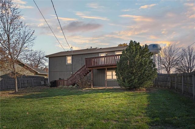 1184 S Delaware Street, Tonganoxie, KS 66086