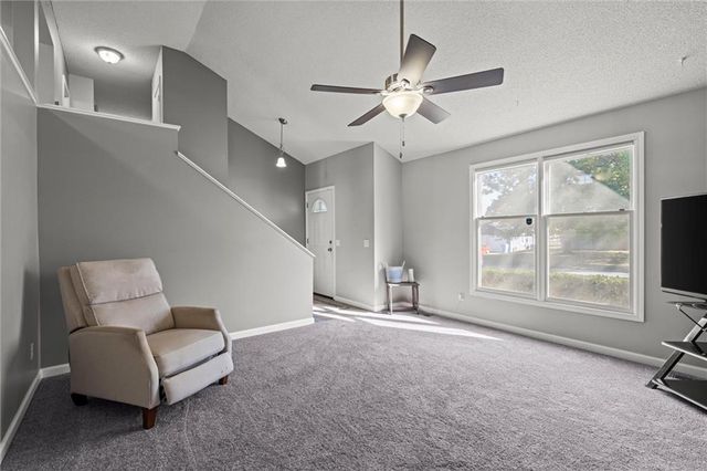 1184 S Delaware Street, Tonganoxie, KS 66086