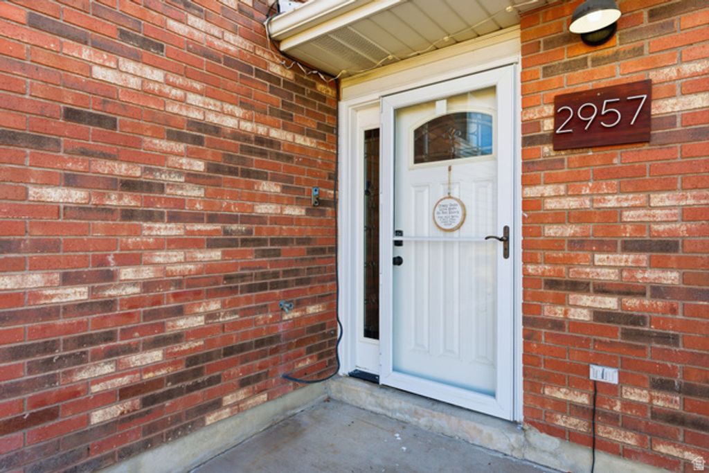 2957 W 4390 S, Roy, UT 84067