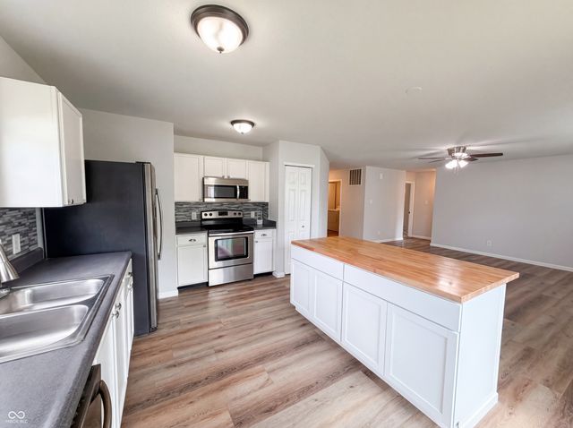 526 Bourneside Drive, Greenfield, IN 46140