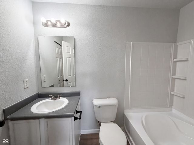526 Bourneside Drive, Greenfield, IN 46140