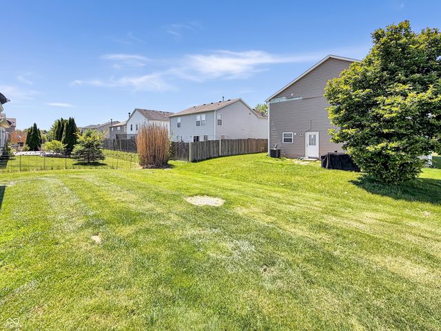 526 Bourneside Drive, Greenfield, IN 46140