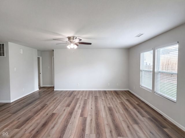 526 Bourneside Drive, Greenfield, IN 46140