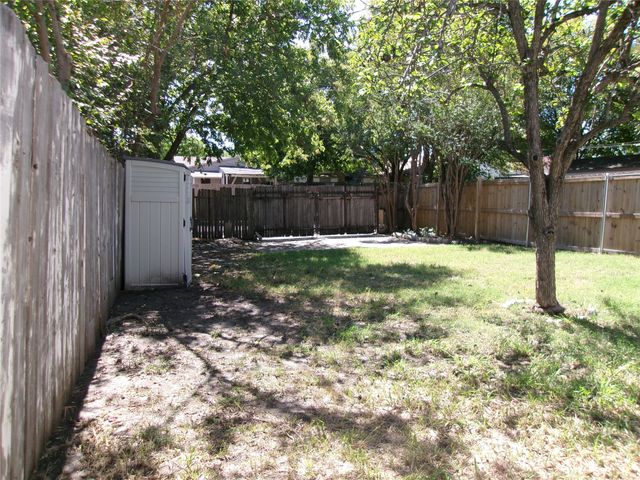 665 Stonewall Drive, Grand Prairie, TX 75052