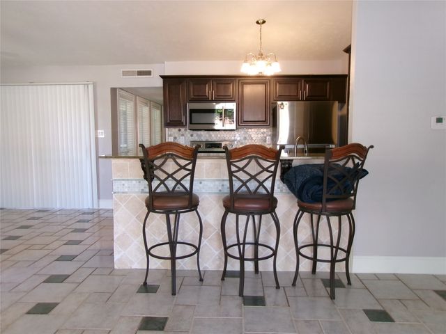 665 Stonewall Drive, Grand Prairie, TX 75052