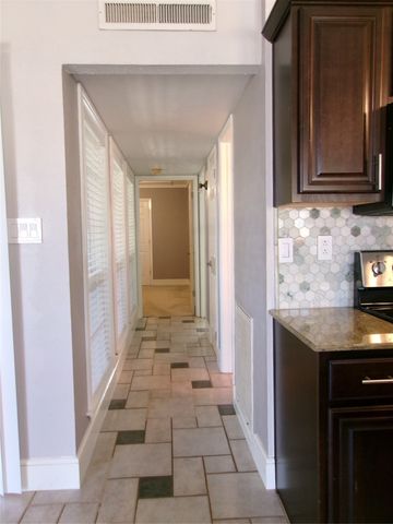 665 Stonewall Drive, Grand Prairie, TX 75052