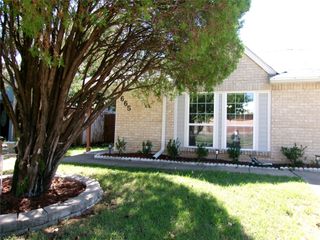 665 Stonewall Drive, Grand Prairie, TX 75052