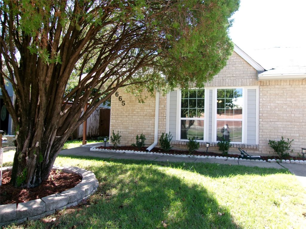 665 Stonewall Drive, Grand Prairie, TX 75052