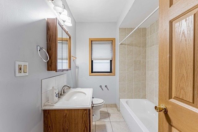 5543 W Diversey Avenue, Chicago, IL 60639